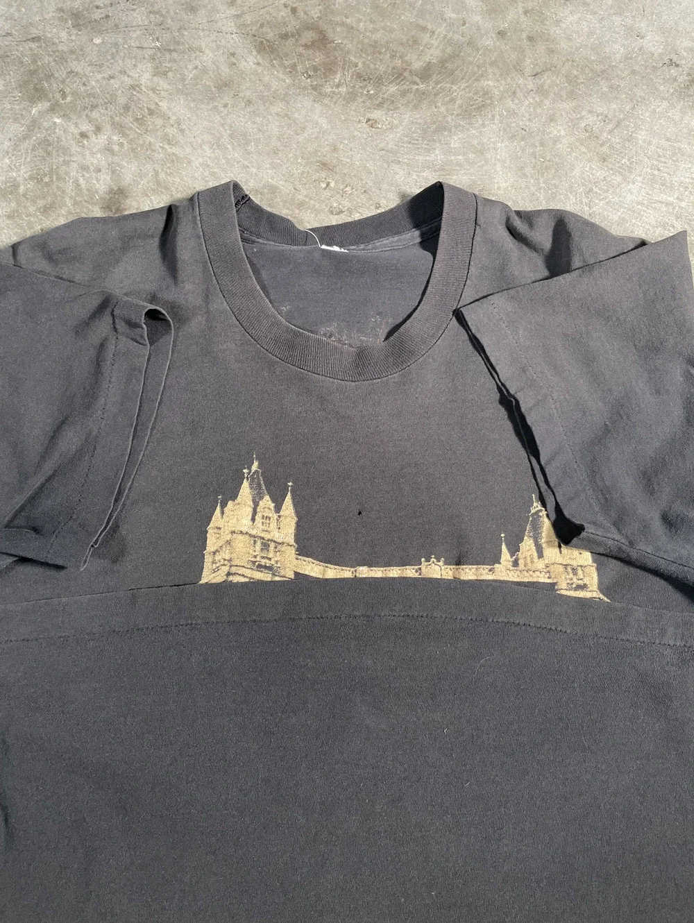 Vintage 90s Black Crows Rock Band Tour Tee 22x27 Faded - Picture 9 of 9